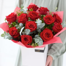 Valentine's Day Luxury 12 Red Roses